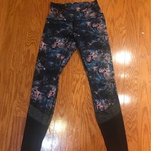 Lululemon leggings — size 8